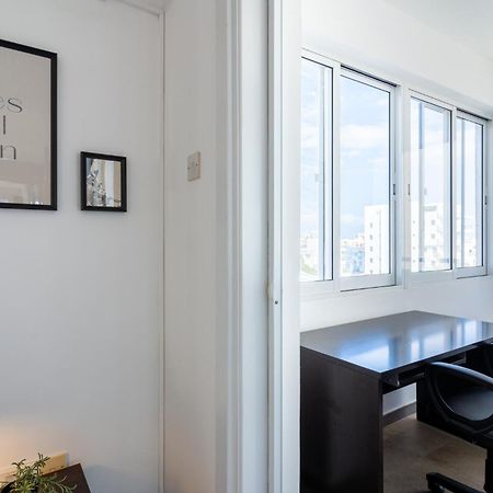 Jayde 2-Bedroom Apartment In Larnaca Exteriör bild