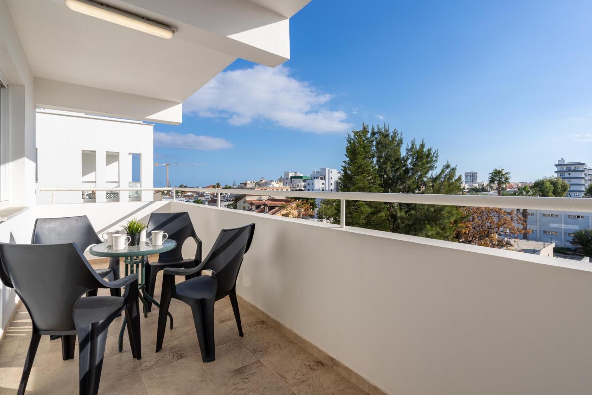 Jayde 2-Bedroom Apartment In Larnaca Exteriör bild