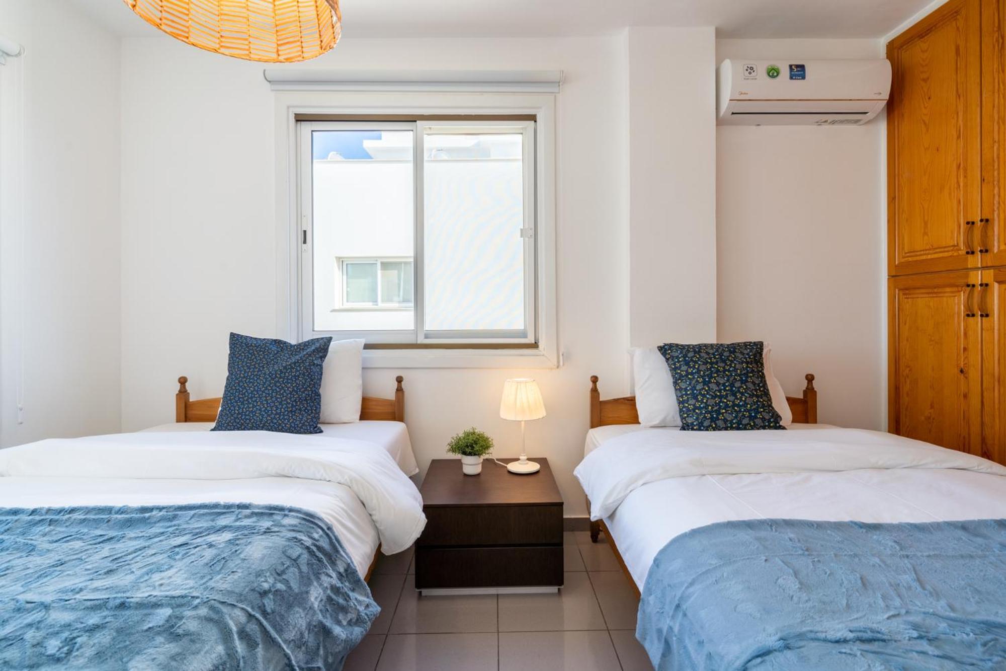 Jayde 2-Bedroom Apartment In Larnaca Exteriör bild